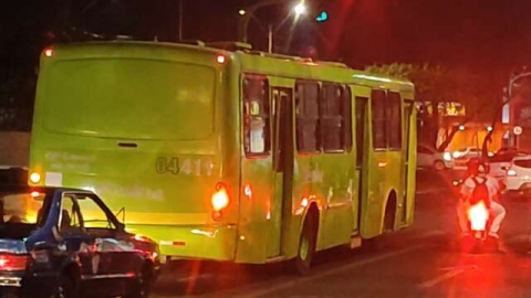 Vídeo: Homem é preso após assediar mulher dentro de ônibus. Ela gritou por socorro