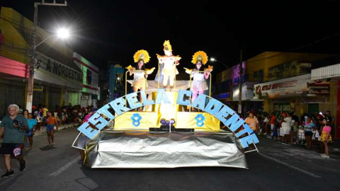 Estrela Cadente abre os desfiles nas Avenida Getúlio Vargas visando R$ 10 mil