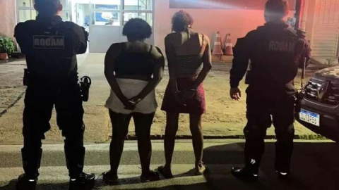 Polícia cumpre mandados e duas mulheres são presas por tráfico de drogas e furto