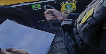 PRF prende passageiro com mandado por homicídio durante fiscalização em ônibus no Piauí