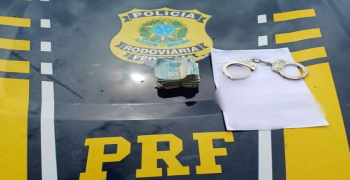 PRF prende homem com mandado por latrocínio durante fiscalização na BR 343