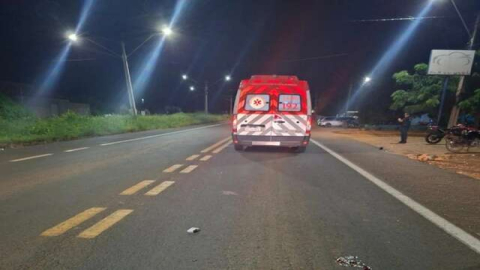 Homem é baleado na boca em frente a um bar na BR 230