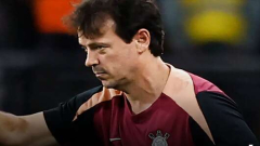Com Corinthians no Z4, Diniz estuda estratégias em semana com clássico e Libertadores
