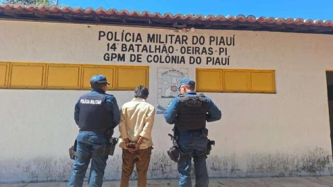 Homem é preso acusado de ameaçar a própria mãe. Com ele foi apreendido arma e munições