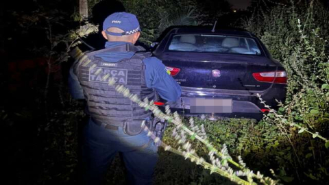 Motorista por aplicativo é sequestrado após aceitar corrida. Criminosos fizeram assaltos com o veículo