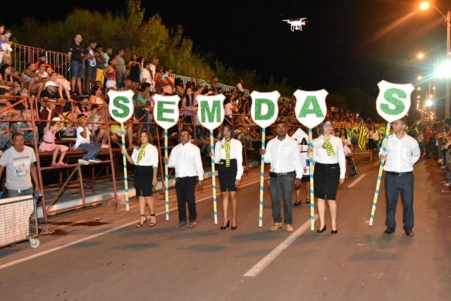 DESFILE