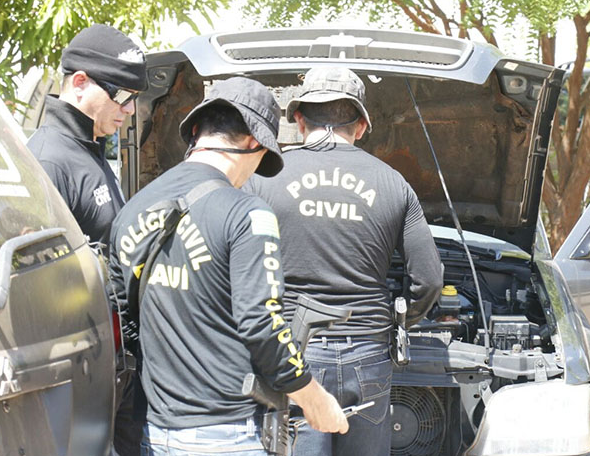 policiais