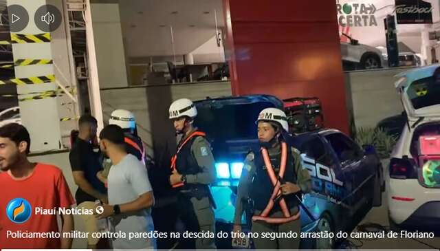 PMs no arrastão estavam determinando que os paredões usassem som baixo na passagem do trio