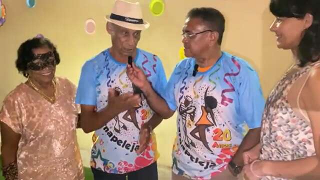 Casal Evangelista e Amélia recebeu familiares e amigos em casa para brincar o carnaval