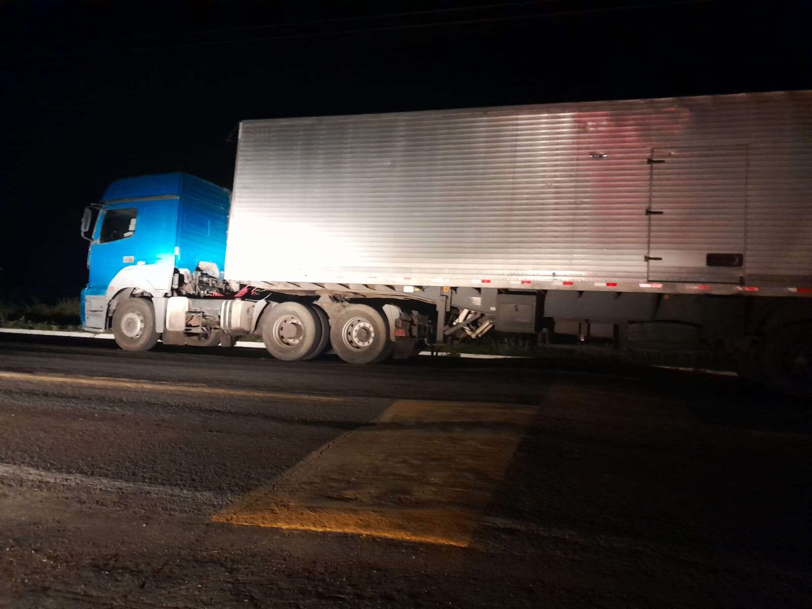 PM-PI prende suspeito especializado em roubo de cargas e recupera carreta carregada de biscoitos 