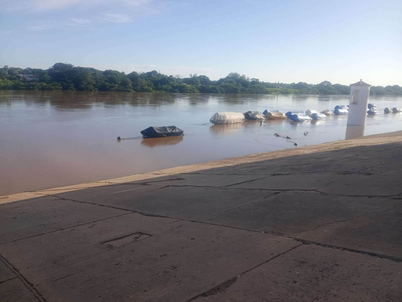 O nivel das águas do Rio Parnaíba aumenta muito e os registros são feitos por populares. Veja: