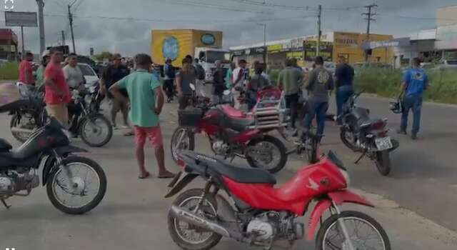Acidente na Br 230, em Floriano, deixa um motociclista ferido. Ele foi levado para UPA.