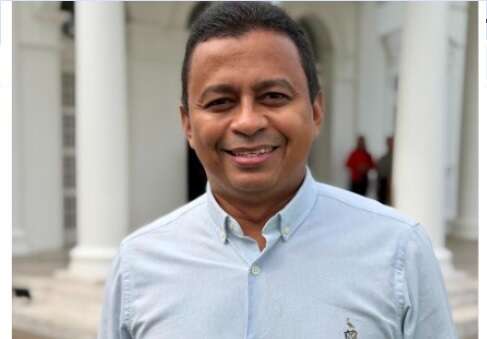 Dr. Francisco apresenta projeto para acabar com taxas da energia solar