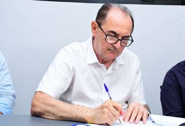  Antônio Reis, prefeito de Floriano-PI, exonera quase todo o primeiro escalão da sua gestão