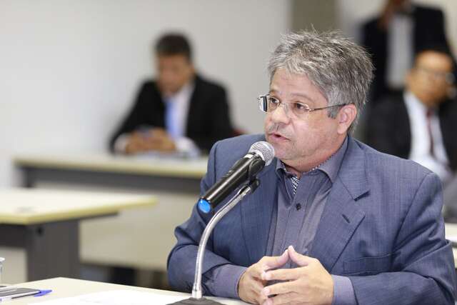 Deputado Gustavo Neiva cobra em sessão na ALEPI a conclusão de obras em Porto Alegre do Piauí