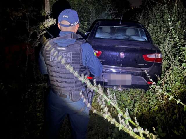 Motorista por aplicativo é sequestrado após aceitar corrida. Criminosos fizeram assaltos com o veículo