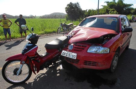 acidenteuniaomotocarro06012013